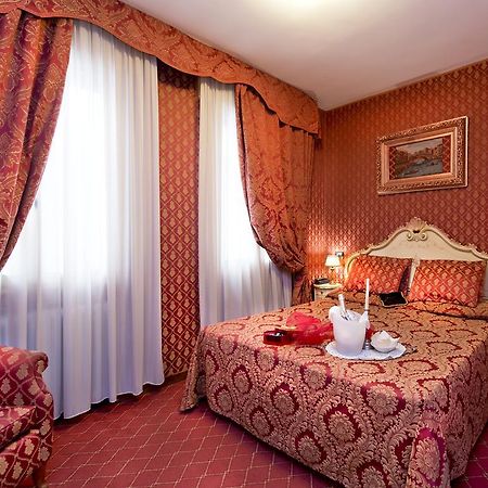 Hotel Mignon Velence Kültér fotó