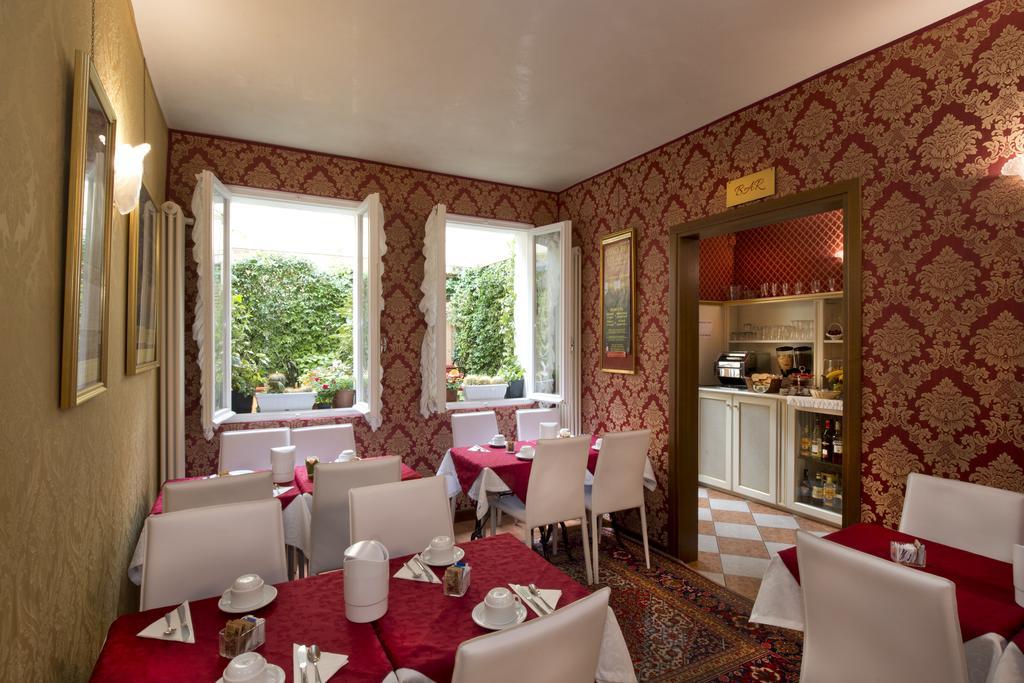Hotel Mignon Velence Kültér fotó