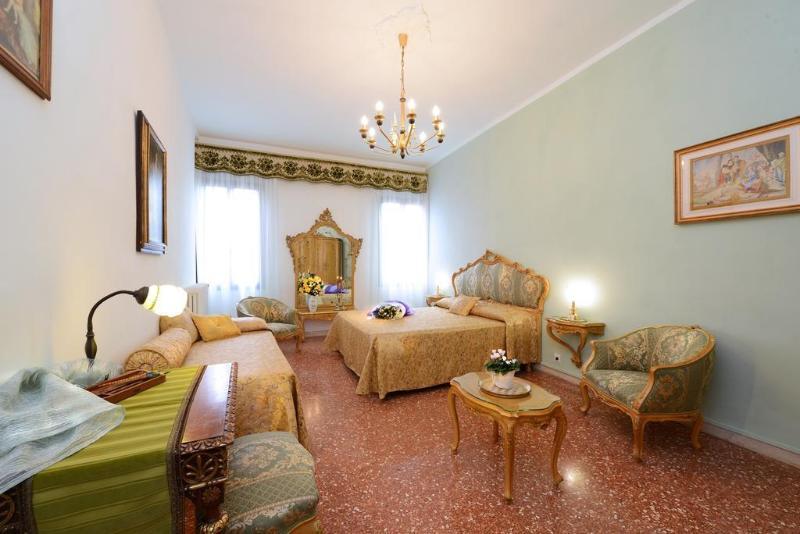 Hotel Mignon Velence Kültér fotó