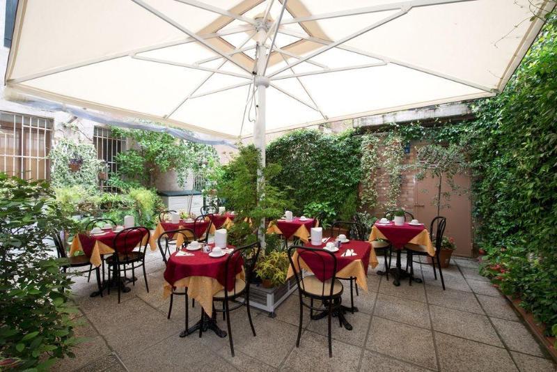 Hotel Mignon Velence Kültér fotó