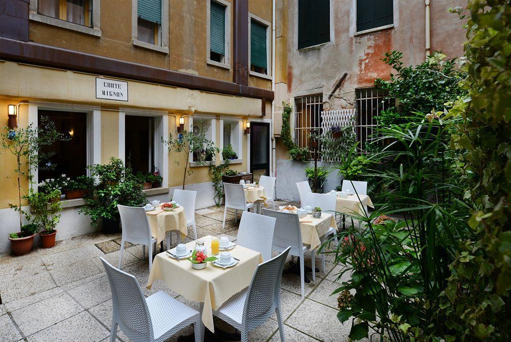 Hotel Mignon Velence Kültér fotó