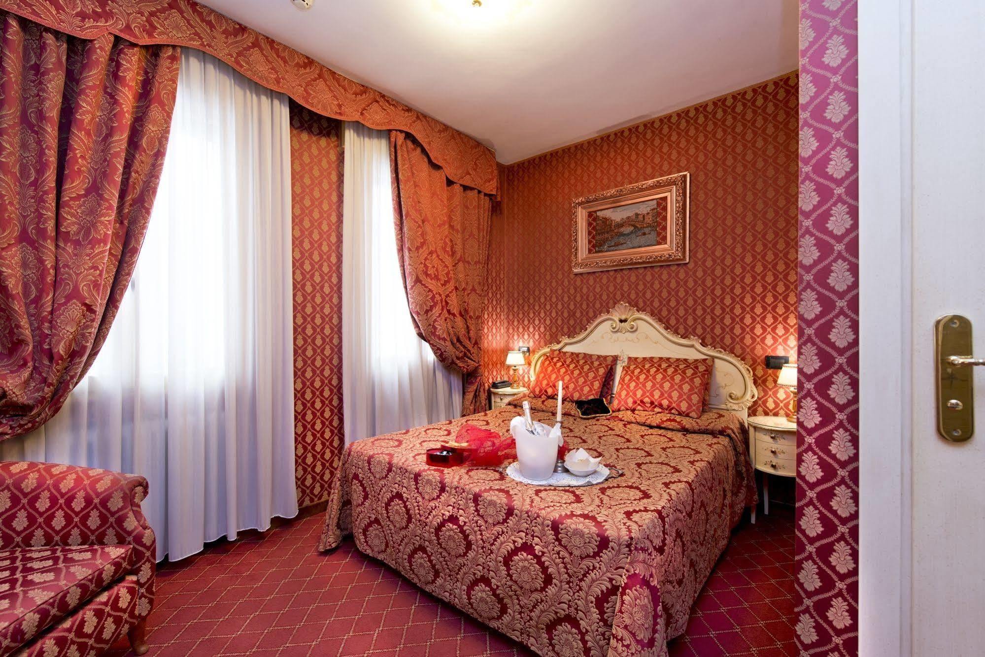 Hotel Mignon Velence Kültér fotó