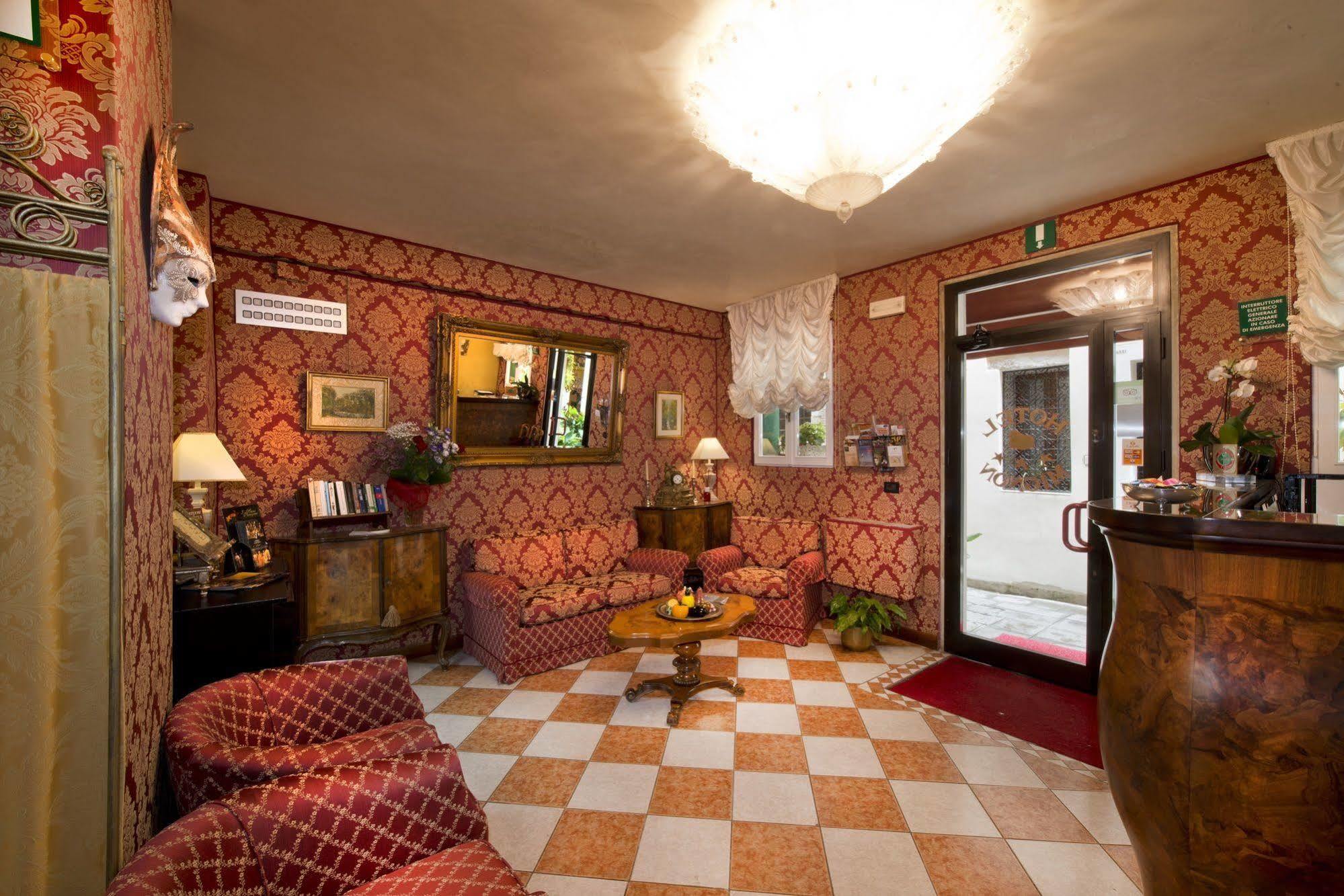 Hotel Mignon Velence Kültér fotó