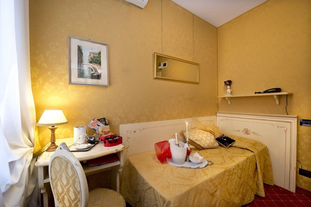 Hotel Mignon Velence Kültér fotó